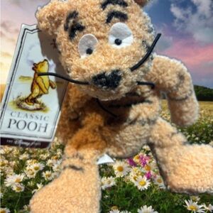 Disney Classic Pooh Collection Plush Tigger w/Tan&Black Accents. Has tags. ⬇️